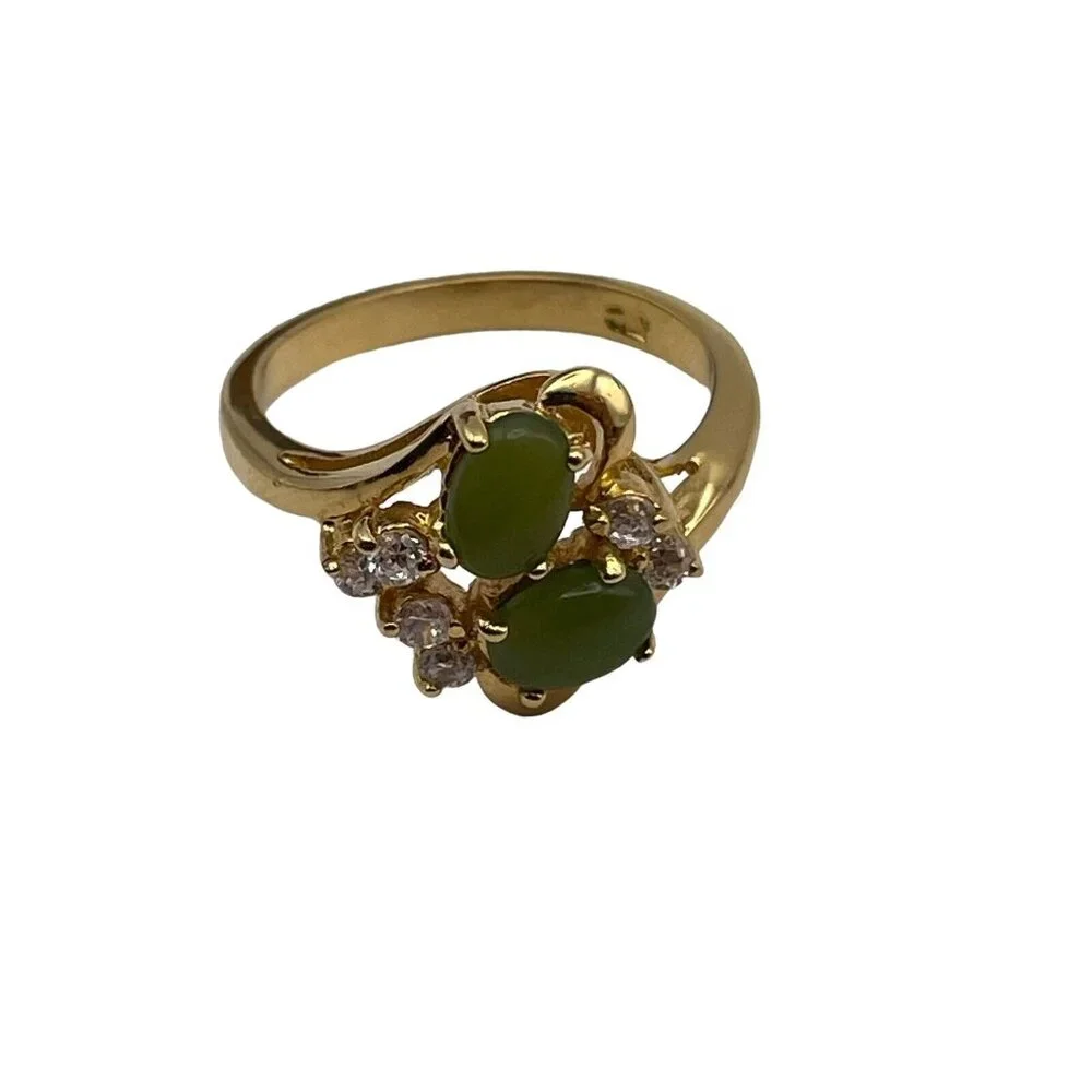VTG JC Signed Cocktail Ring Gold Tone Rhinestone & Green Gemstone Cabs Size 5.75